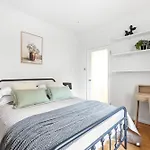 Stylish 2 Bed 2 Bath - Private Garden