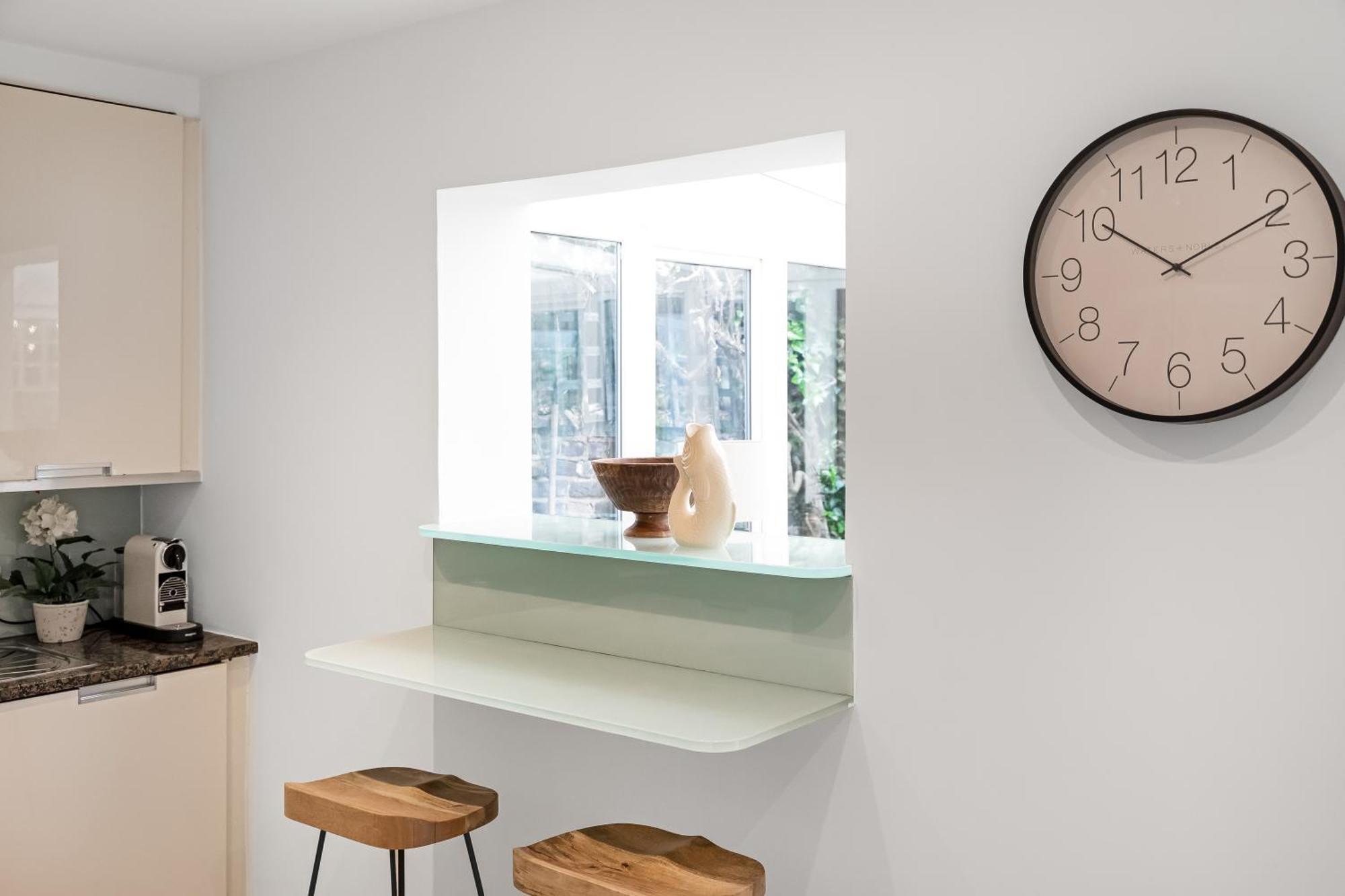 Stylish 2 Bed 2 Bath - Private Garden Apartment *
