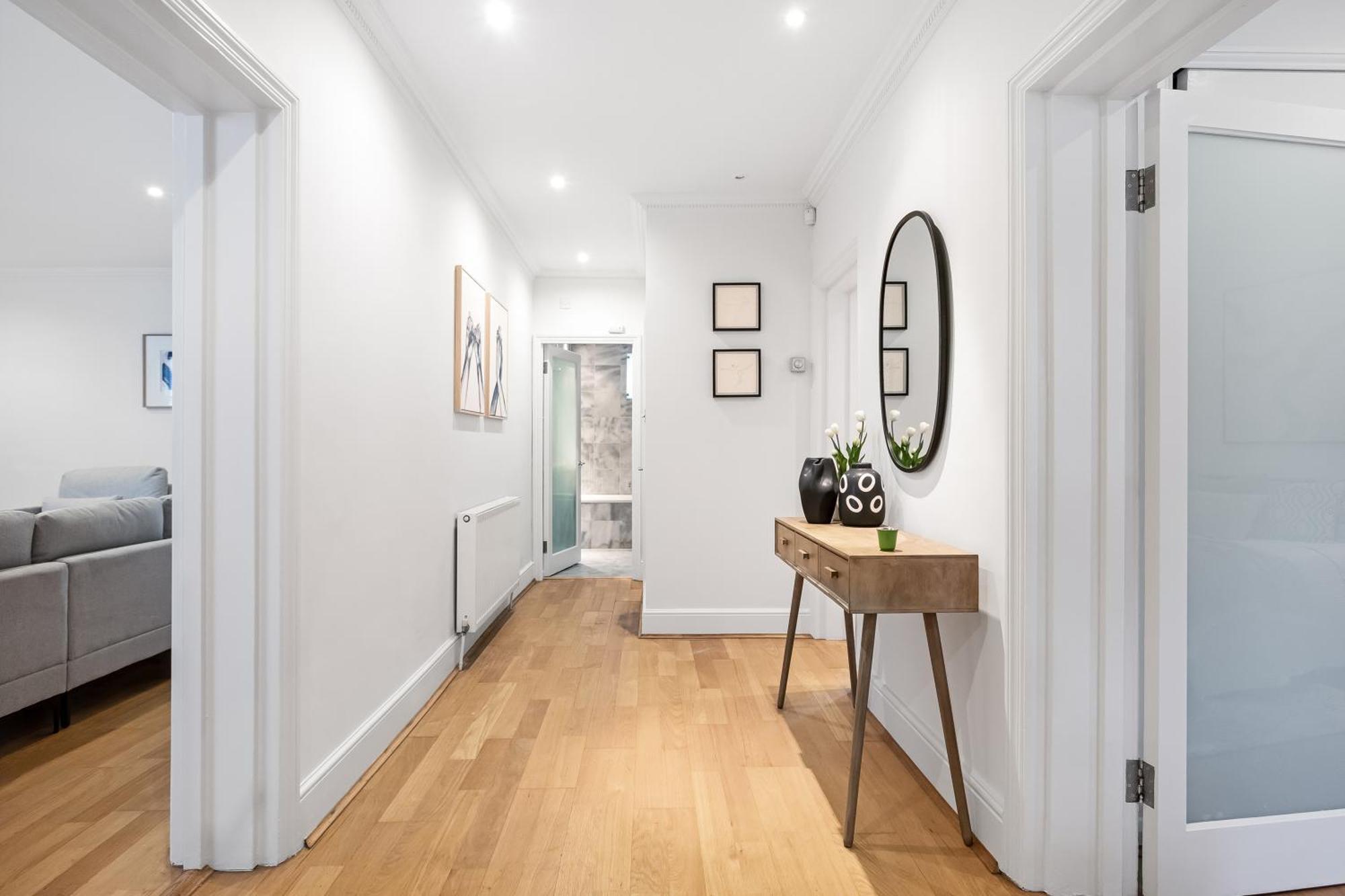 Stylish 2 Bed 2 Bath - Private Garden London