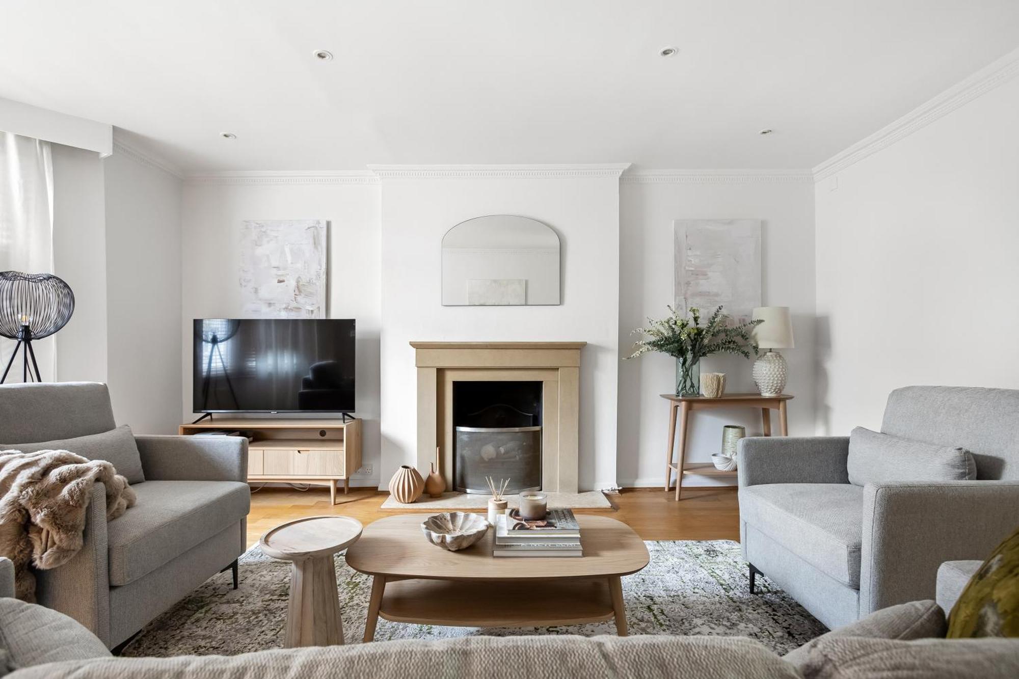 Stylish 2 Bed 2 Bath - Private Garden Apartment *