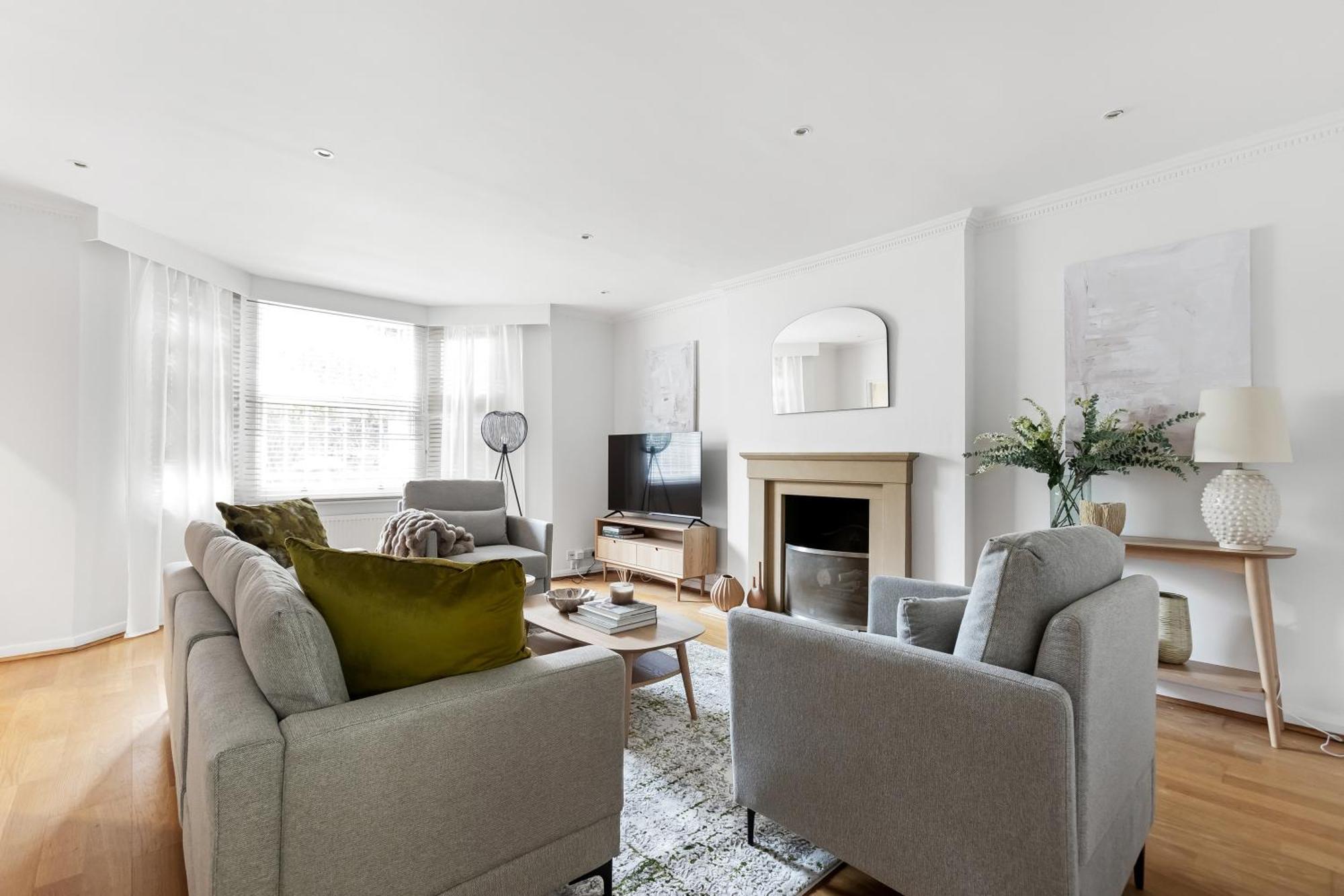 Stylish 2 Bed 2 Bath - Private Garden London