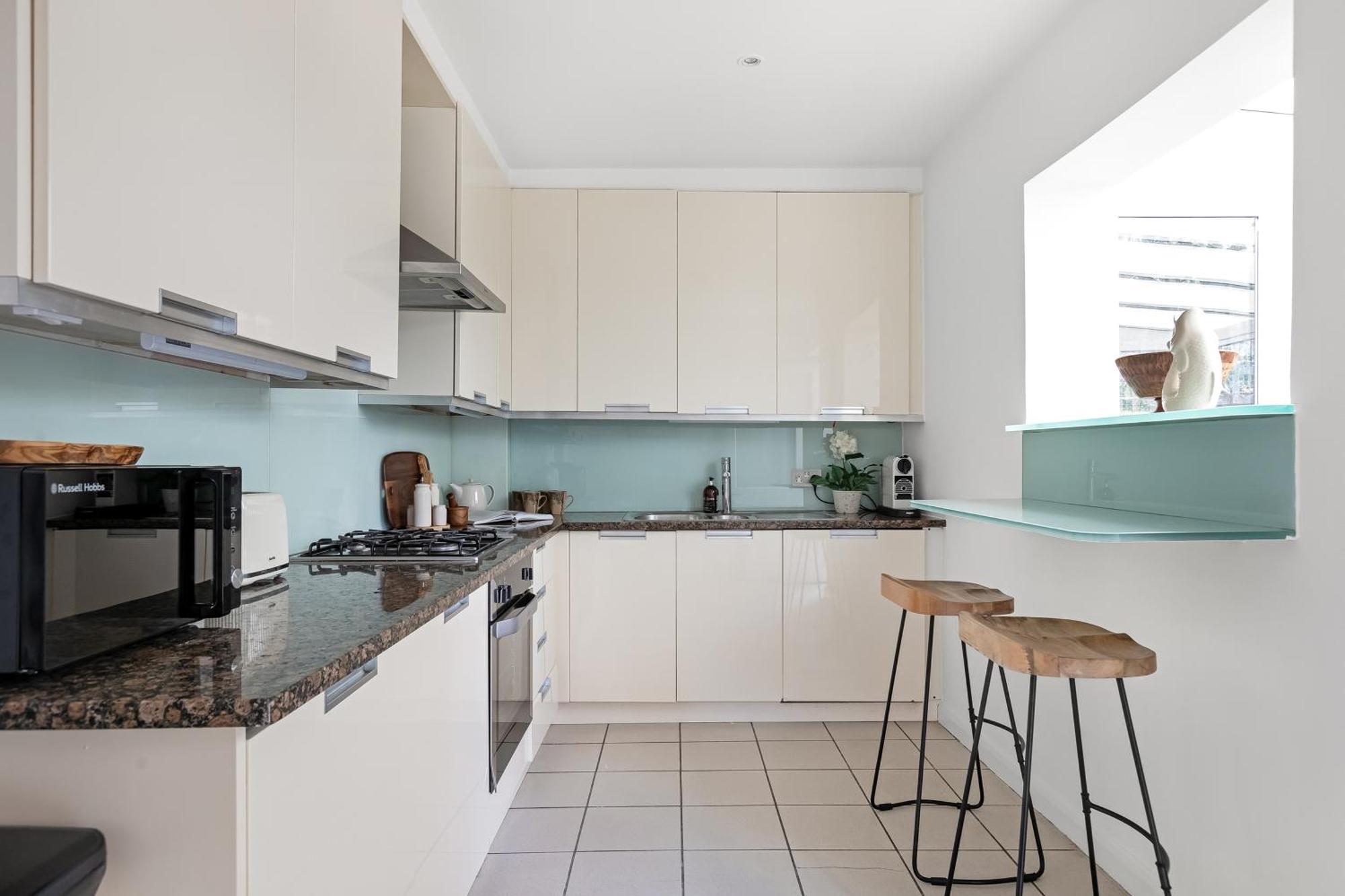 Apartment Stylish 2 Bed 2 Bath - Private Garden