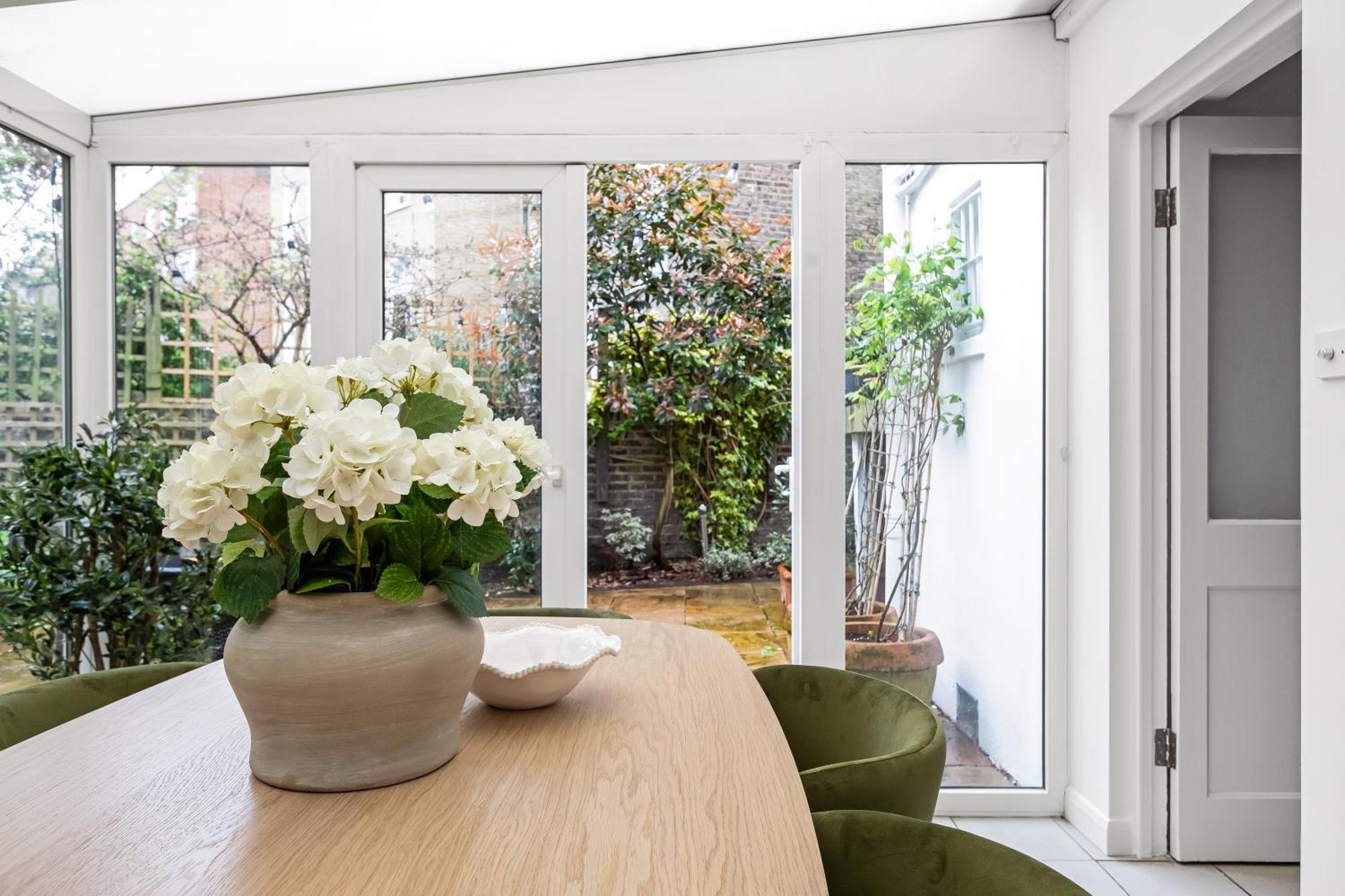 Stylish 2 Bed 2 Bath - Private Garden Apartment *