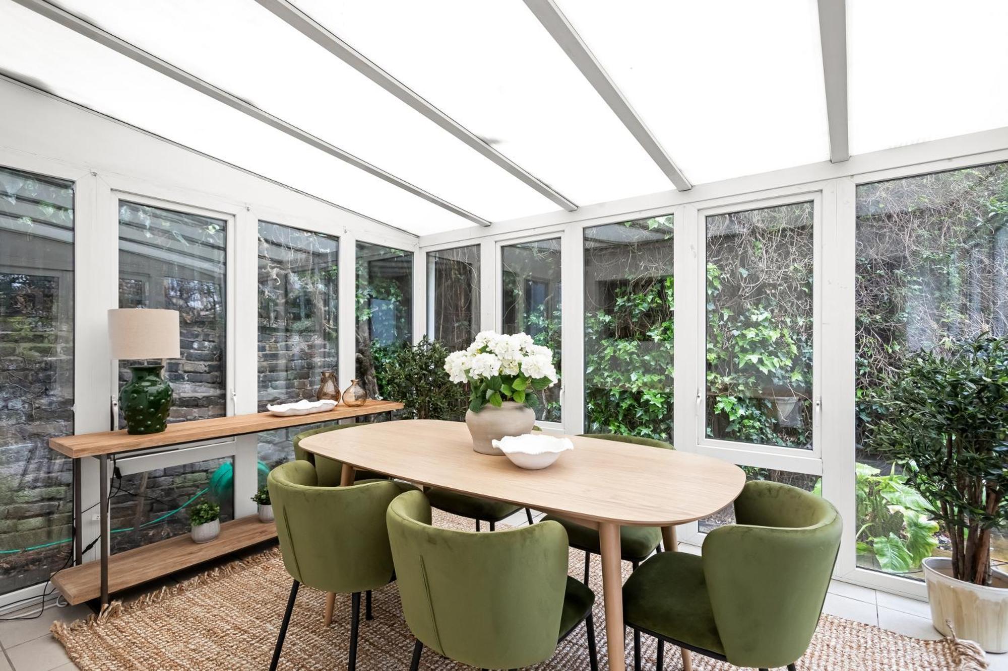 Stylish 2 Bed 2 Bath - Private Garden Apartment