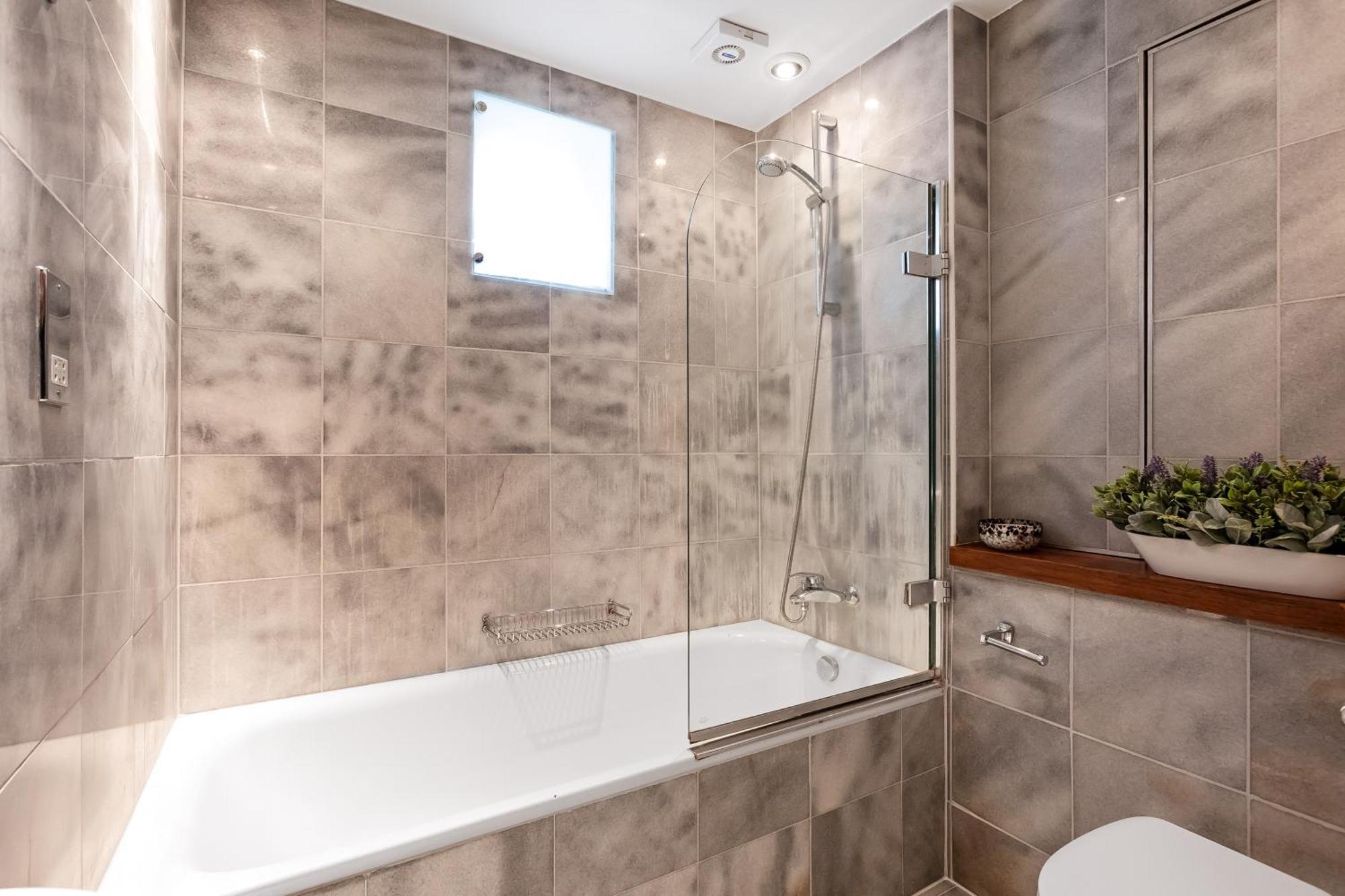 Apartment Stylish 2 Bed 2 Bath - Private Garden *