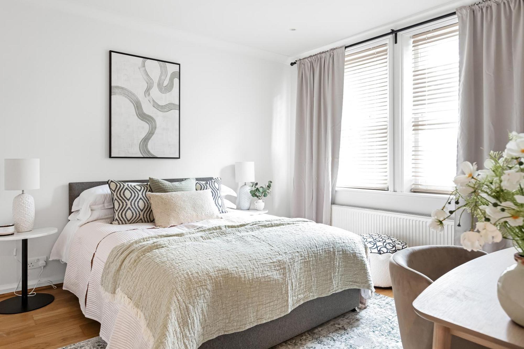 Stylish 2 Bed 2 Bath - Private Garden Apartment London